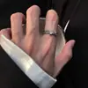 Nuevo Anillo Estrella Lunar Blanca para Hombres y Mujeres, Estilo Fresco de Moda, Sensación de Alta Gama, Lujo Ligero, Apertura Irregular, Anillo Ajustable