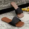 Chanclas de Playa Europeas y Americanas con Tira Cruzada para Mujer, Sandalias Tallas Grandes, Zapatos de Verano de Fondo Plano de Comercio Exterior, Superficie de Tela, Venta al por Mayor en Lote Tallas Grandes