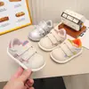 Zapatos de Entrenamiento Alemanes Suaves para Niños 2026 Estilo Nuevo Primavera y Otoño Moda Versátil Casual para Niños Zapatos para Caminar Estilo Ballet para Niñas