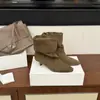Estilo Mom de Uva~ Salto gatinho de 4cm~ 26 novo modelo, uso de duas maneiras, dobrável, elegante bico fino camurça salto bloco botas curtas para mulheres