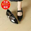 2026 Novos Sapatos de Couro Brilhantes Bico Fino Corte Baixo Tira Única Salto Interno Elevador Sapatos Mary Jane Versáteis Fashion Rasteirinhas
