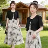 Vestido de Verão Duas Peças da Moda para Mulheres de Meia-Idade, Elegante e Emagrecedor, Vestido Curto Acima do Joelho com Manga Curta