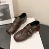 Novos mocassins de couro de bico quadrado baixo 2026, com sola plana, estilo britânico, adequados para primavera e outono, sapatos femininos retro de boca funda, projetados para uso ao ar livre.
