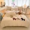 Juego de Cama de Chenilla Bordada de Invierno Leche Terciopelo Cuatro Piezas Caliente por Ambos Lados Más Terciopelo Funda Nórdica de Coral Franela Sábana