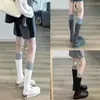 Meias de Cano Médio Color Block para Primavera e Outono com Punho Duplo Meias JK Femininas Patchwork para Uso Externo Meias Versáteis Estilo Japonês com Contraste de Cores Único