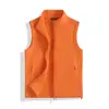 Chaleco softshell de otoño e invierno, una prenda exterior elegante y versátil para parejas, perfecta para actividades al aire libre, con cuello alto y diseñado para mantenerte abrigado.. Es un chaleco de trabajo moderno y práctico para mujer.