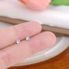 Aretes mini de circonita dulce fresca simple, exquisitos, pequeños, con sentido de diseño de lujo ligero avanzado, personalidad, uñas para cartílago de la oreja, moda femenina