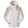Nova jaqueta corta-vento casual com capuz para uso externo, corta-vento masculino de camada única na cor sólida, adequada para vestuário corporativo, com impressão de logotipo disponível