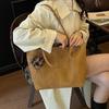 Bolso de Hombro Retro de Gamuza Escarchada de Gran Capacidad para Mujer Estilo Nuevo 2026 Bolso de Hombro Simple para Ropa de Trabajo con un Toque de Alta Gama