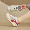 Zapatillas Casuales Versátiles para Mujer de Malla Dopamina Estilo Japonés Suela Gruesa Zapatos para Correr