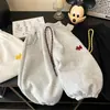 Calça de moletom bordada estilo coreano para crianças, nova coleção de primavera para meninos e meninas, estilosa e moderna com design de perna afunilada