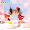 Nueva pareja de dibujos animados micro paisajismo escritorio DIY accesorios bola de cristal horquilla vestido rojo linda pareja besándose adornos