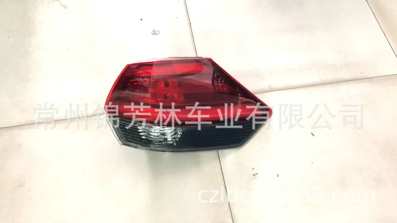 17奇骏尾灯外260.jpg