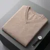 Nuevo chaleco de punto para hombre con cuello en V para otoño e invierno, cálido suéter de lana para mediana edad y personas mayores, camiseta básica casual y elegante, suéter de lana de color liso