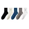 Nuevos Calcetines Deportivos Largos para Hombre Otoño e Invierno Estilo Simple Negro Calcetines de Algodón hasta la Mitad de la Pantorrilla Calcetines para Estudiantes Suministro Transfronterizo