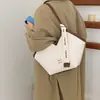Bolso tote vintage de gran capacidad para mujer, nuevo modelo 2026, bolso de hombro de alta estética, bolso de axila de moda para commuting para mujer