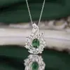 Voz de sacudida en vivo transfronteriza estilo europeo y americano diseño avanzado simulación gema verde incrustada colgante femenino en stock una generación de cabello
