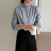 Toma Real de Camisa de Madera Estilo Palacio Francés con Cuello de Oreja y Manga Larga para Mujer, Camisa Interior Cepillada, Nuevo Estilo Otoño e Invierno 2025