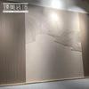 Fondo de Pared de Maleta Dura 3D para Dormitorio Transfronterizo Talla en Cuero Personalizada Relieve Bolsa Suave Sala de Estar Accesible Lujo Popular Panel de Pared Mesita de Noche de Hotel
