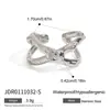 As pulseiras Wanxing de aço inoxidável, com um design luxuoso e de alta qualidade, são perfeitas para usar em camadas. Estas pulseiras com blocos de cor dourada e prateada são feitas de aço titânio e estão disponíveis para atacado.