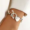 Pulseira de Metal Punk Punk Europeia e Americana Transfronteiriça Estilo Simples Retrô com Senso de Design Fivela Ot Pingente de Coração Pulseira para Mulheres