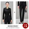 Traje azul de otoño para mujer con un elegante cuello mao, atuendo profesional para joyerías de alta gama, hoteles y gerentes de recepción.