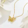 Collar de Mariposa Hueca con Tachuelas de Diamante Estilo Europeo para Mujer, Cadena para Clavícula de Acero de Titanio Chapado en Oro Retro de Lujo Ligero Joyería al por Mayor