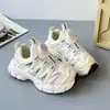 Zapatillas bonitas y originales estilo coreano primavera y otoño 2026 zapatillas de correr para niños de suela ligera zapatillas casuales versátiles a la moda para niñas antideslizantes zapatillas de papá