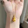 Mismo estilo que la tienda de oro retro arena dorada carácter Fu bolsa de la suerte femenina atraer riqueza y buena fortuna colgante de moneda collar temperamento de lujo ligero sensación de alta gama