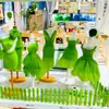 Casa de Muñecas Creación Ambiental Jardín de Infancia Área de Arte Mini Muñecas Ropa Hecha a Mano para Niños Personitas Modelo de Pie Estante de Exhibición