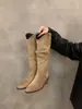 Botas retro de cuero marrón con corte en V hasta la mitad de la pantorrilla para mujer, colección primavera/otoño/invierno 2025, botas vaqueras western de punta