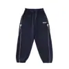 Calça de moletom Snoopy para meninas, nova coleção outono 2026, calça esportiva casual de outono infantil, para meninas, adequada para primavera e outono, para crianças mais velhas