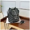 Bolsa Balde com Rebites e Padrão Lichia, Novo Estilo Fashion, Bolsa de Ombro Transversal Estilo Punk Retrô Personalizado, Bolsa de Mão de Grande Capacidade