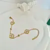 Pulseira de Tecido em Forma de Diamante de Trevo de Quatro Folhas, Joia de Nicho Italiana Escovada, Novo Estilo de Alto Padrão, Venda Direta da Fábrica, Estilo Geométrico