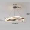 Lámpara de araña minimalista para restaurante y sala de estar en Guangdong Zhongshan, luz principal simple y elegante, lámpara de hierro de estilo minimalista circular de lujo ligero