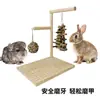 Juguete de Rueda de Amolar para Conejo con Soporte y Cuerda para Masticar, Bola de Hierba para Roer Chinchillas, Set de Cuerda Colgante de Pastel de Hierba de Madera de Manzano