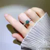 Anillo de moissanita verde de alta calidad para mujer, ambiente simple, superventas, variedad de anillos de lujo con diamantes completos, suministro estable al por mayor en stock