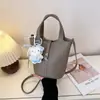 Bolso Cubo de Diseño de Nicho de Alto Valor para Mujer, Temporada Primavera 2026, Bolso de Hombro Cruzado Versátil con Cierre de Candado, Simple y de Moda
