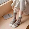 Calcetines para Mujer Otoño Invierno Estilo Retro Doble Aguja Doble Hilera Media Pantorrilla Calcetines para Mujer Fábrica de Zhuji Estilo Étnico Maillard Calcetines Holgados