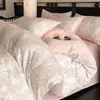 Novo Conjunto de Quatro Peças Esculpido em Leite Fleece Espesso Conjunto de Cama de Inverno com Fronha de Edredom de Fleece Dupla Face Lençol de Cama de Fleece de Coral Roupa de Cama Quente