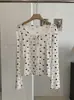 Camiseta de Manga Larga con Cuello Redondo y Tirantes de Corbata con Estampado de Estrellas para Mujer KEKEZOON, Corte Ajustado, Adelgazante, Top de Moda para Otoño 8870