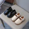 Zapatos de Cuero para Niñas Estilo Primavera 2026 Zapatos de Princesa para Niñas Pequeñas, Estilo Británico Simples Versátiles con Velcro y Suelas Ultraligeras
