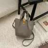 Bolso Cubo Retro para Mujer 2025 Invierno Nuevo Bolso Tote Coreano Simple Gran Capacidad Hombro Único Cruzado Bolso de Moda