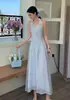 Vestido estilo francés con cuello halter para mujer, nuevo modelo de verano con bordado floral, vestido largo de línea A que ciñe la cintura, estilo vacacional, suave y adelgazante