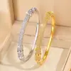 Pulseira de Bambu Segmentada com Diamantes Inteiros de Luxo Leve com Design Único, Pulseira Fina, Estilo de Nicho, Faz as Mãos Parecerem Mais Finas, Adequada para Uso Diário, Presente Requintado para Namorada