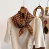 Pañuelo de seda de 70 cm, no hace bolitas, fino, con estampado de letras, diseño simple, estilo coreano, pañuelo cuadrado pequeño, versátil para mujeres, adecuado para primavera y otoño