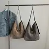 Bolsa Tote Tecida Vazada de Grande Capacidade Versátil para Mulheres Verão Novo Estilo Resort à Beira-Mar Casual Bolsa de Ombro ou Axila