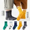 Calcetines para Niños al por Mayor Calcetines Transpirables a Rayas para Niños de Media Caña Cómodos Sin Costuras Calcetines de Algodón con Bloques de Color para Niños Mayores y Estudiantes Calcetines Deportivos
