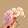 Grampo de Cabelo Flor de Tecido com Zircônia Doce, Estilo Coreano Fresco e Versátil, Acessório de Cabelo Moderno e Elegante para Atacado
