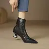Botines retro de punta fina con tacón grueso para mujer, modernos y a la moda, botines versátiles de caña corta para otoño 2026, tela negra adelgazante